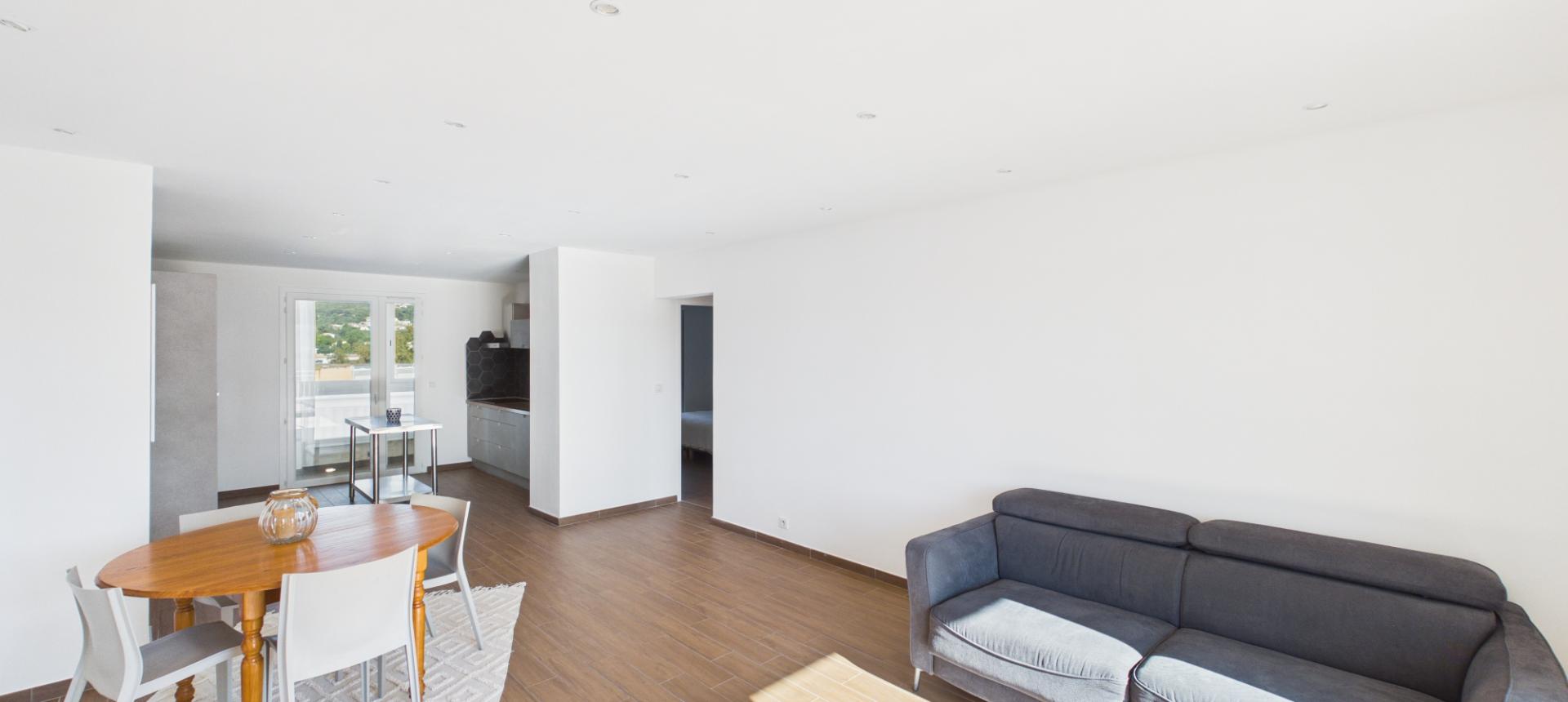 A vendre F3 rénové avec Terrasse au Finosello - AJACCIO