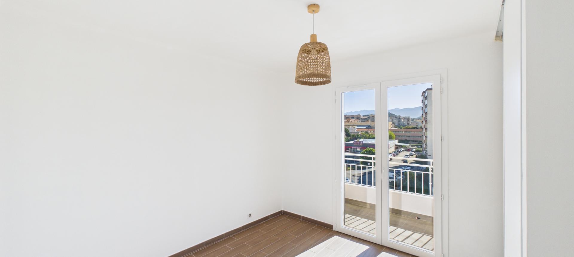 A vendre F3 rénové avec Terrasse au Finosello - AJACCIO