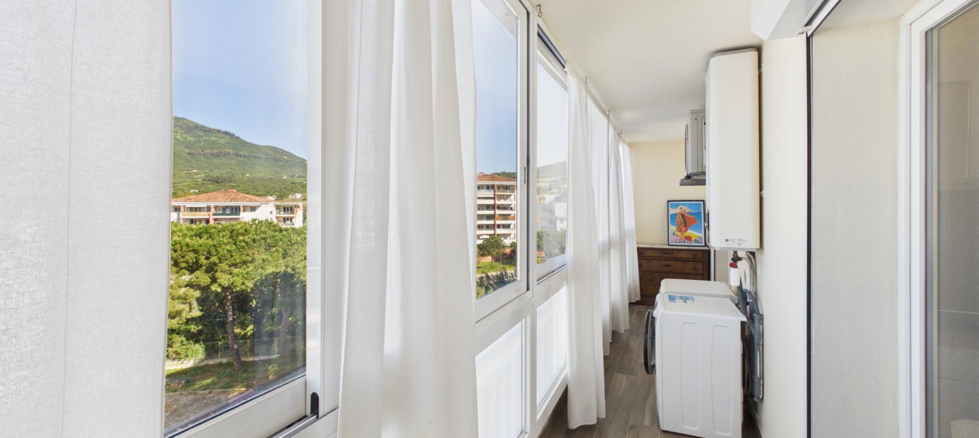 A vendre F3 rénové avec Terrasse au Finosello - AJACCIO