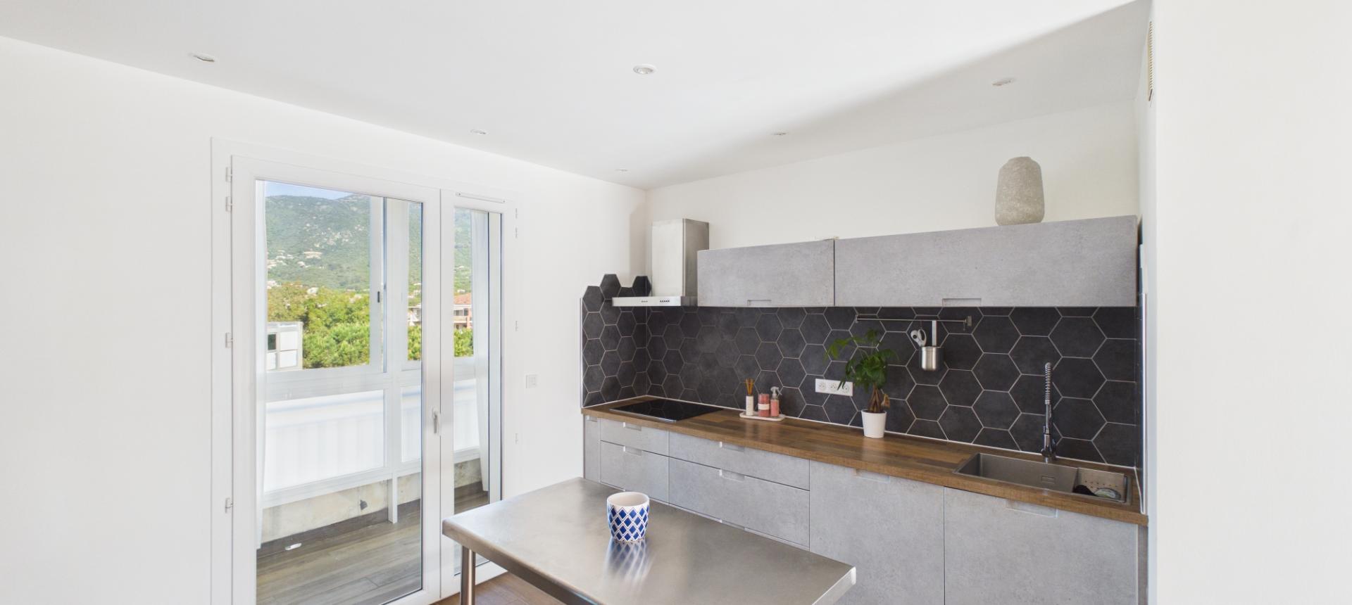 A vendre F3 rénové avec Terrasse au Finosello - AJACCIO