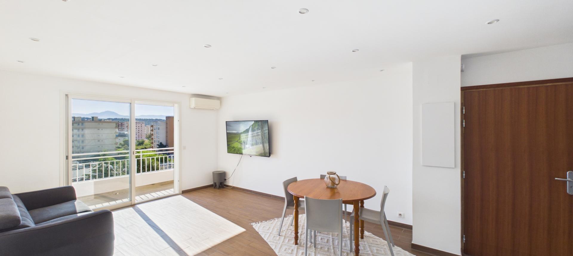 A vendre F3 rénové avec Terrasse au Finosello - AJACCIO