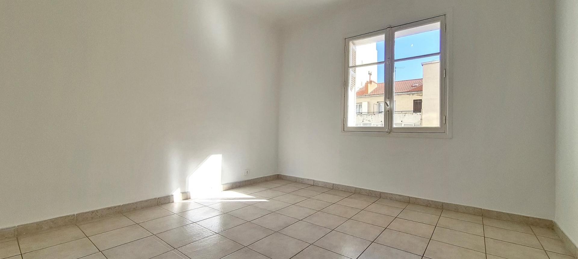 F3 à louer Marengo Trottel chambre 2