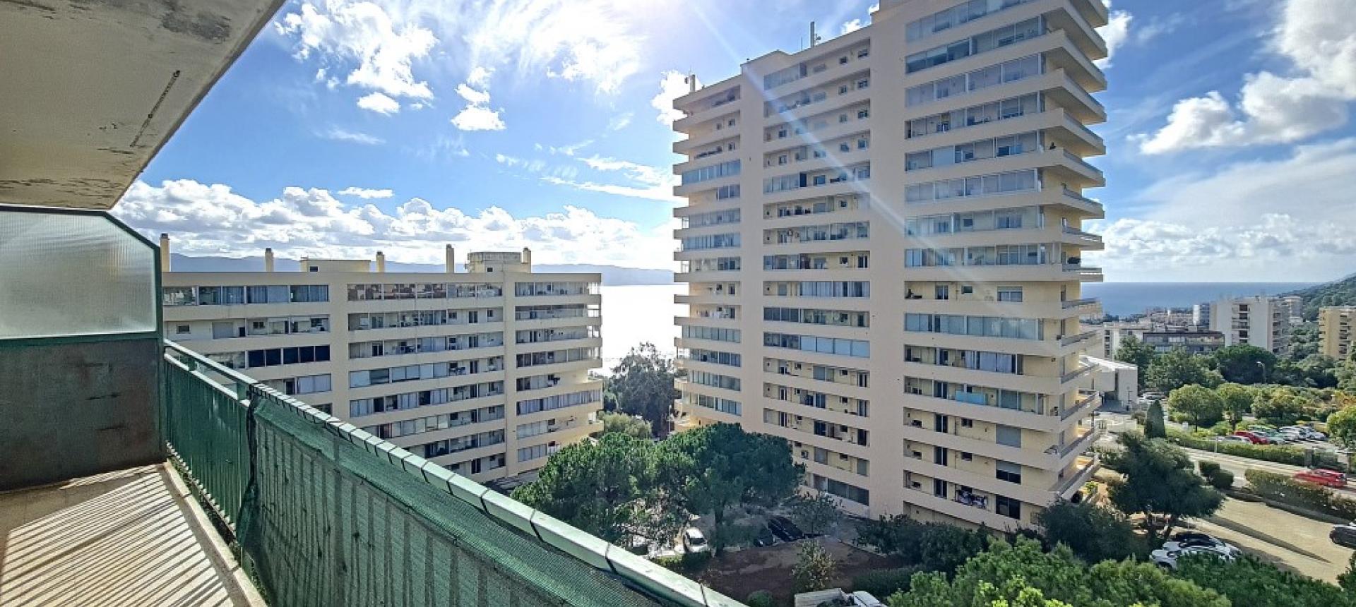 F2 à louer résidence Highland terrasse vue mer 