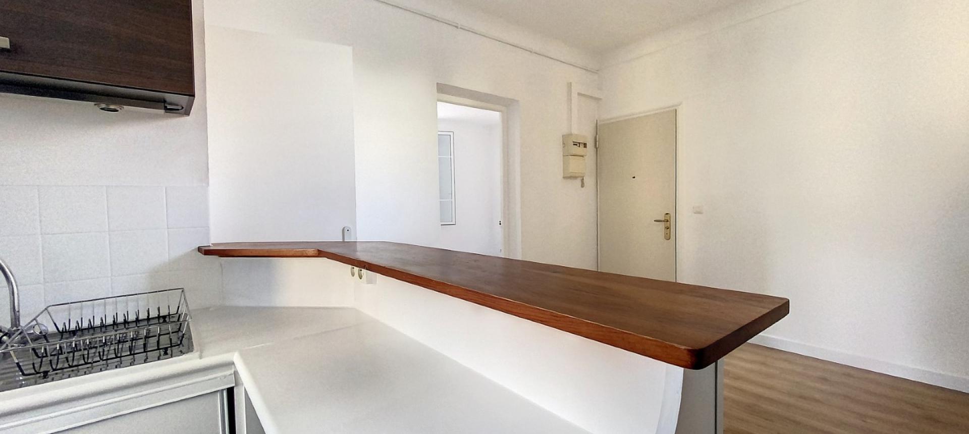 F3 à louer bd Mme Mère  pièce à vivre 