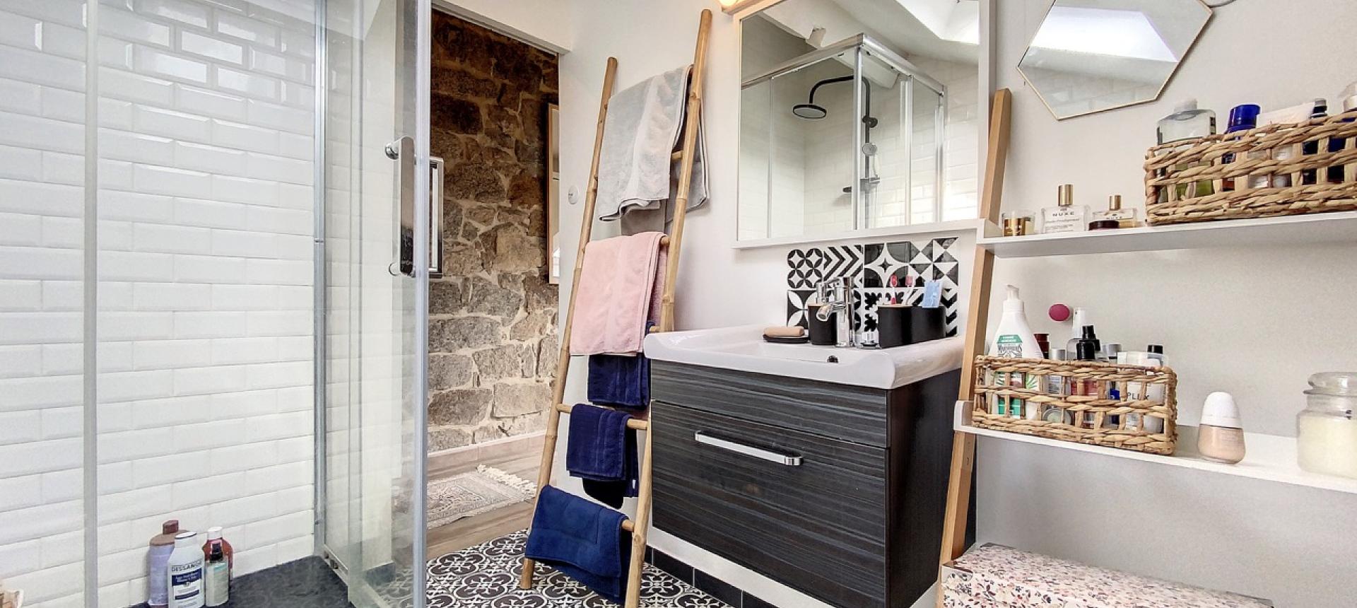 F2 meublé BD Maglioli salle de douche 