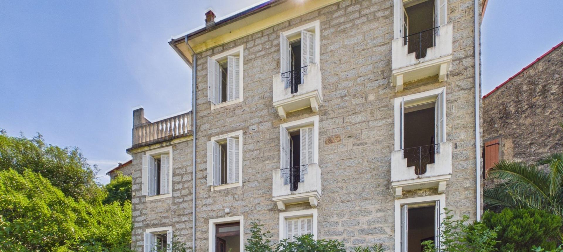 A VENDRE MAISON AUTHENTIQUE SAINTE MARIE SICHE