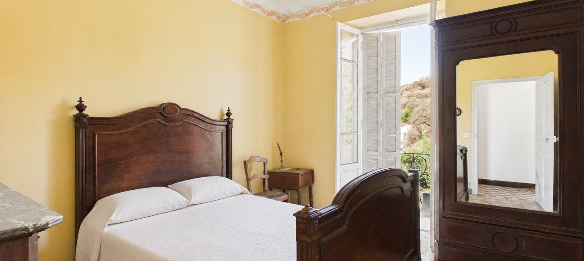 A VENDRE MAISON AUTHENTIQUE SAINTE MARIE SICHE