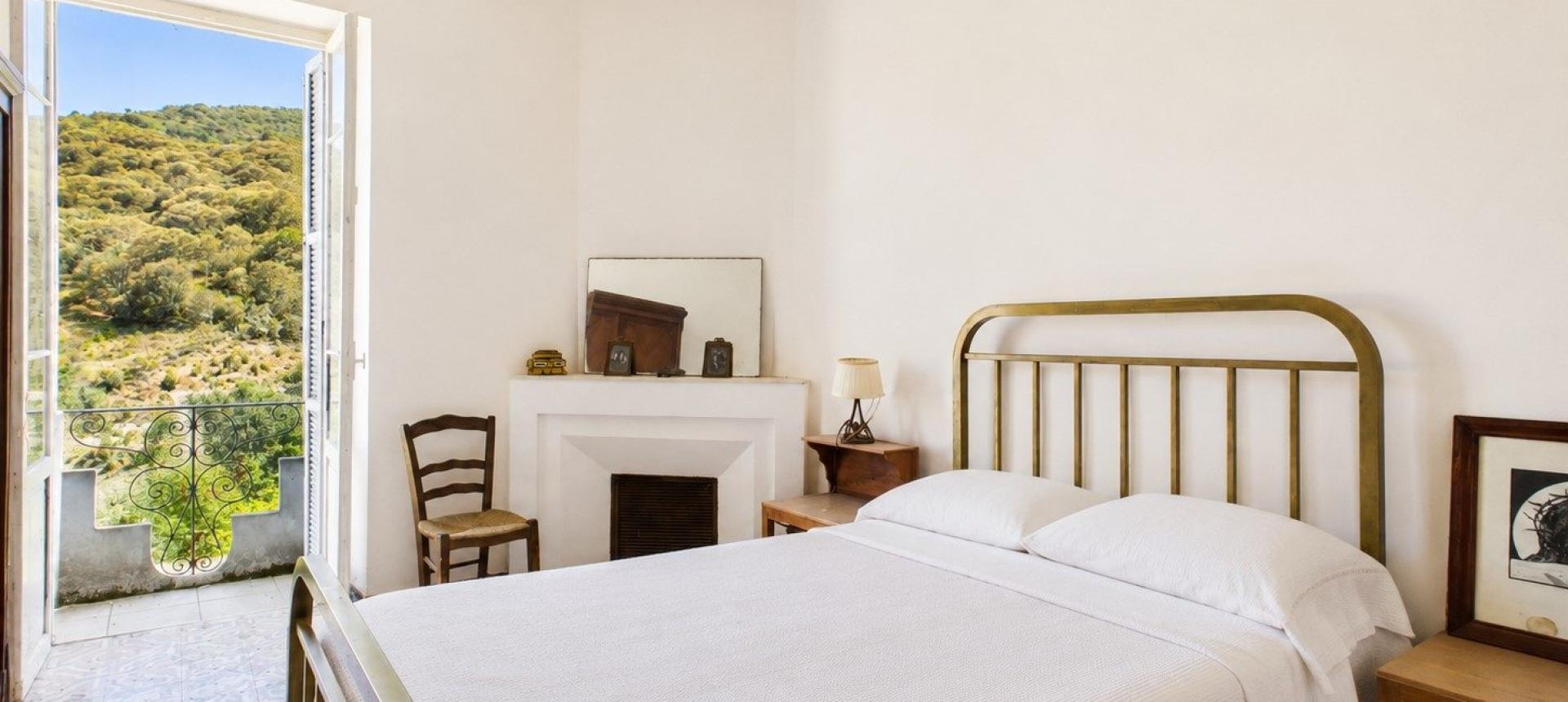 A VENDRE MAISON AUTHENTIQUE SAINTE MARIE SICHE