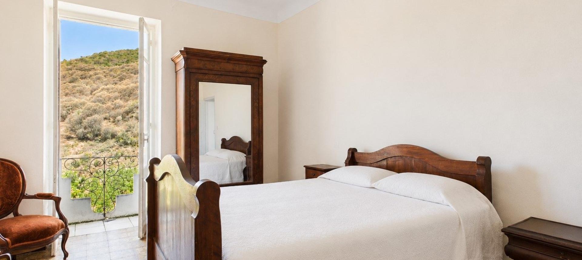 A VENDRE MAISON AUTHENTIQUE SAINTE MARIE SICHE