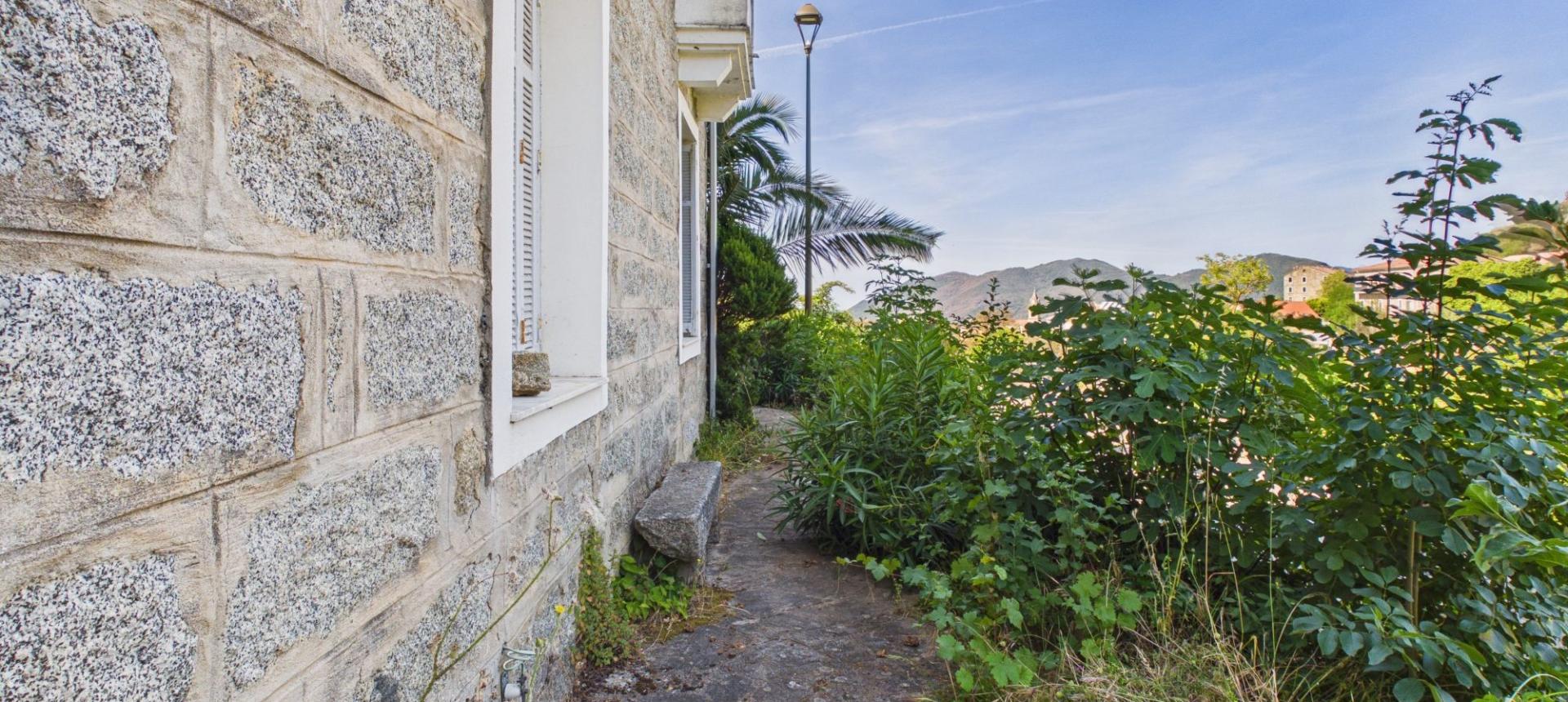 A VENDRE MAISON AUTHENTIQUE SAINTE MARIE SICHE