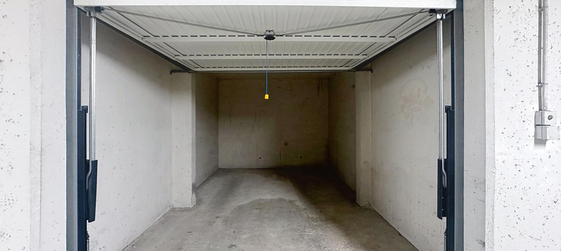 Rare Garage à louer secteur Fred Scamaroni Trottel Ajaccio