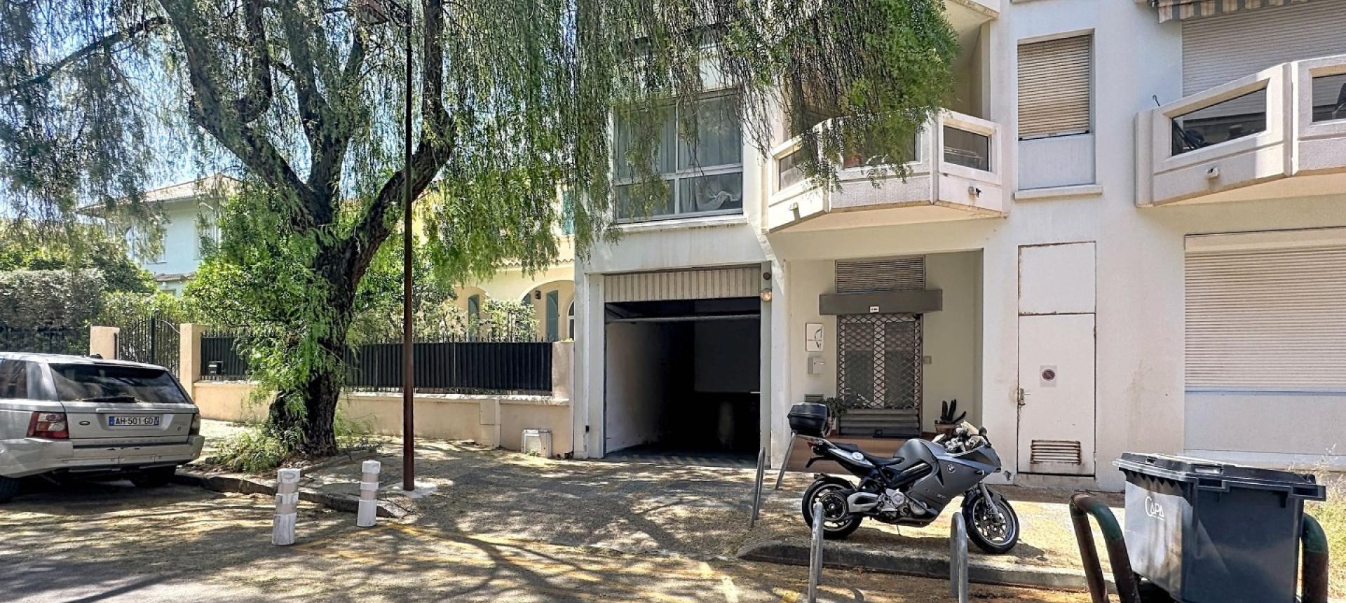 Rare Garage à louer secteur Fred Scamaroni Trottel Ajaccio
