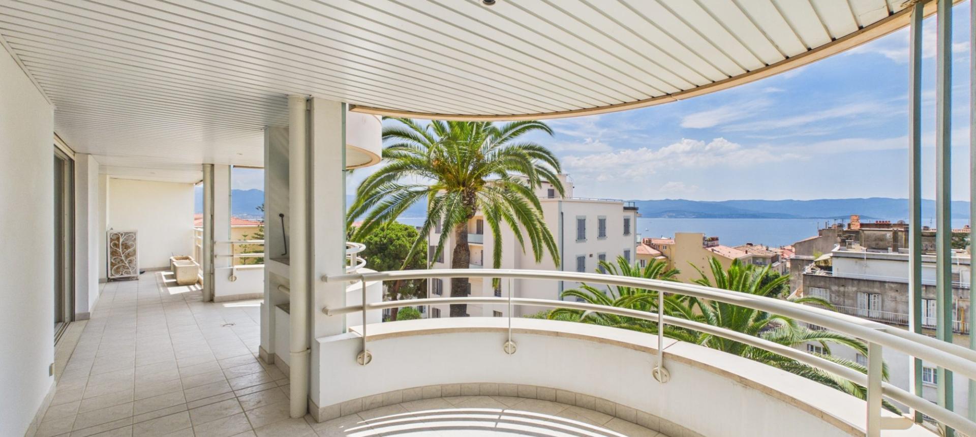 A VENDRE F4 DE STANDING- RES L'ARAUCARIA - AJACCIO