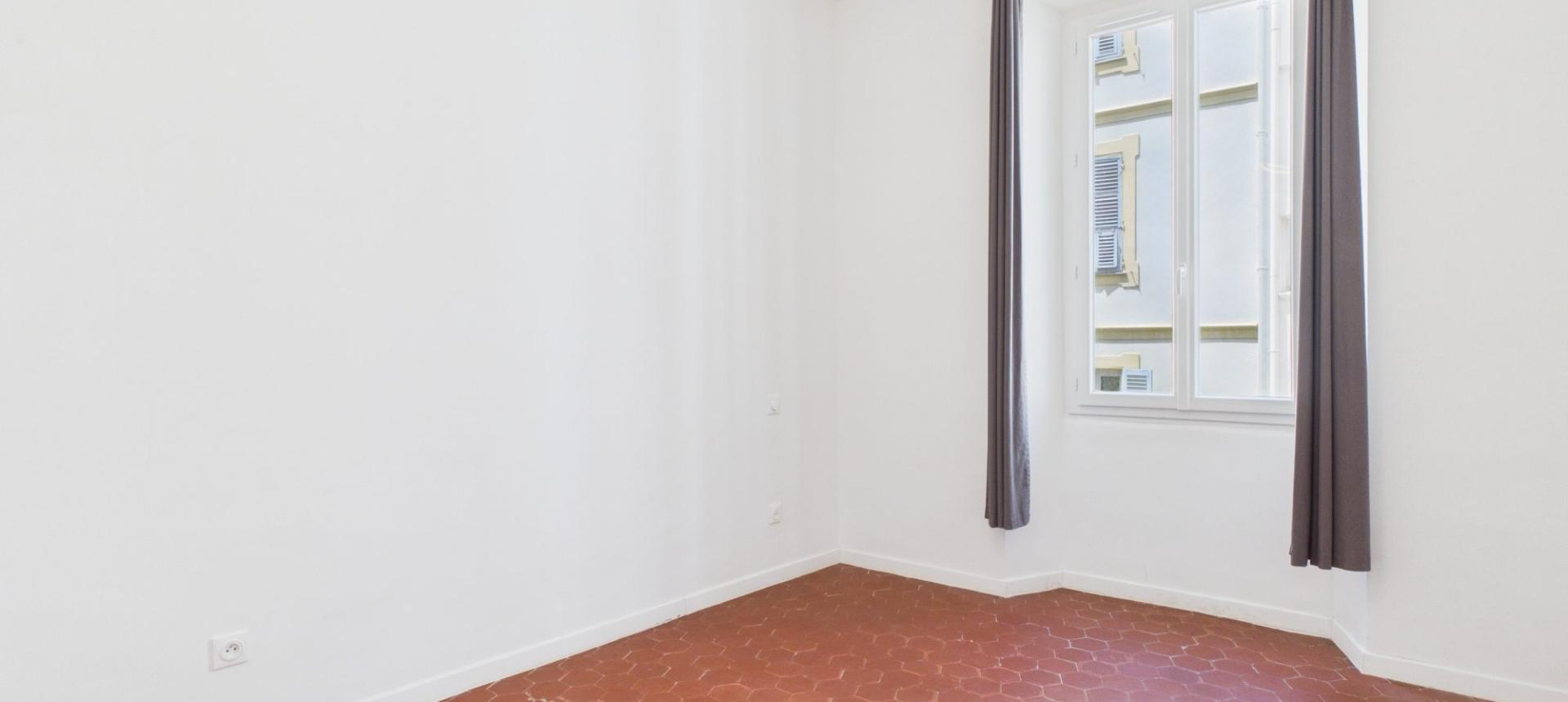 A VENDRE APPARTEMENT F3  PROCHE COURS NAPOLEON