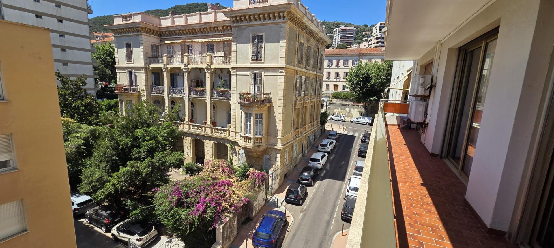 A VENDRE F3 LUMINEUX VUE MER PALAIS GRANDVAL