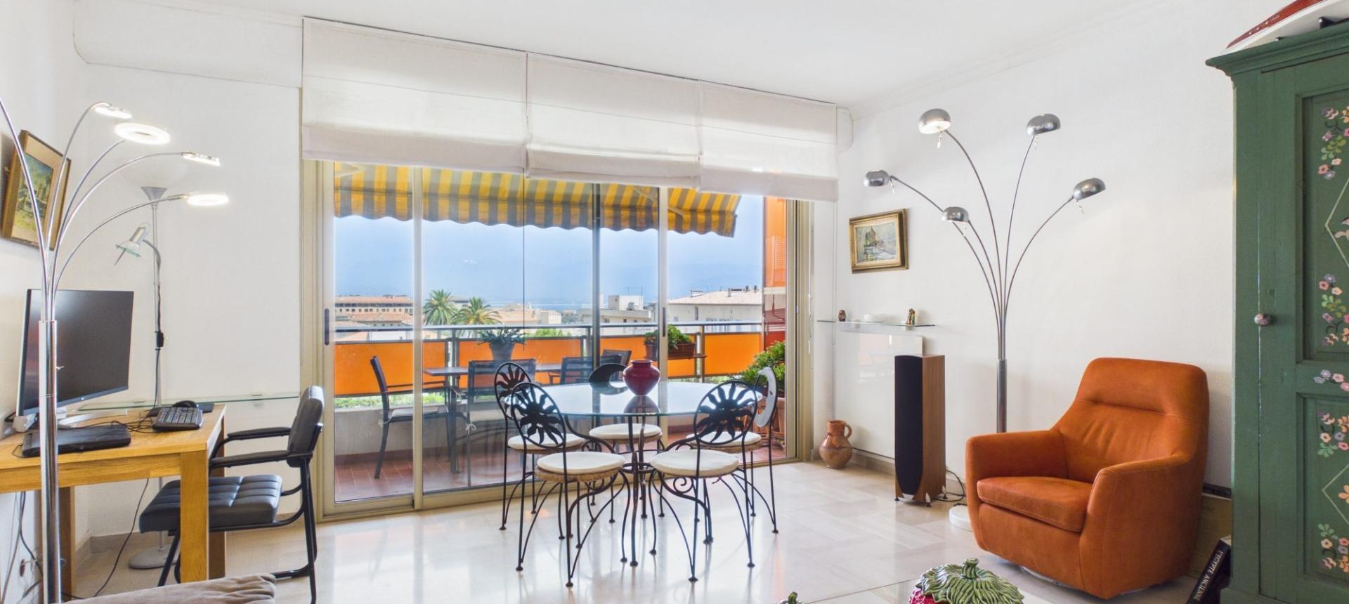 A VENDRE F3 LUMINEUX VUE MER PALAIS GRANDVAL