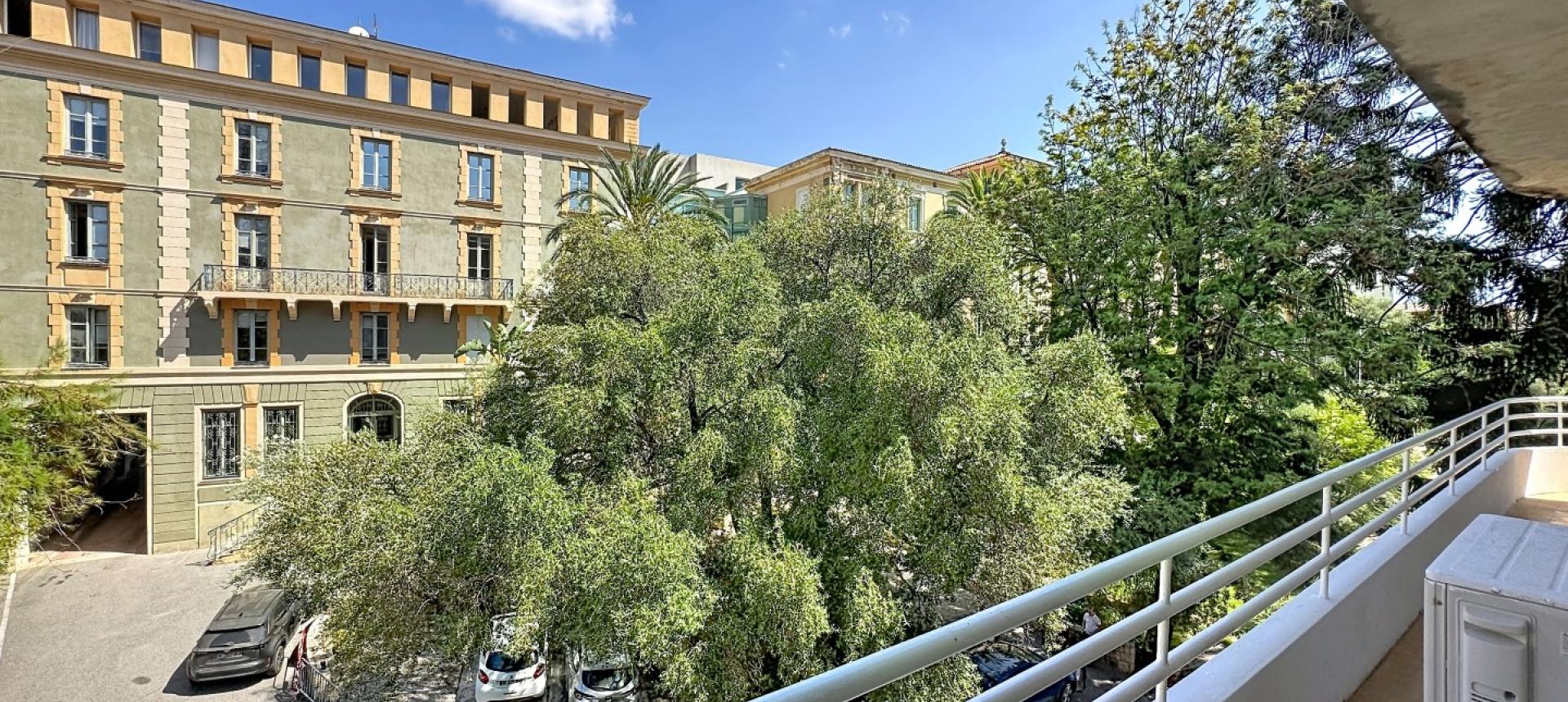 Rare F3 meublé à louer Cours Grandval à Ajaccio