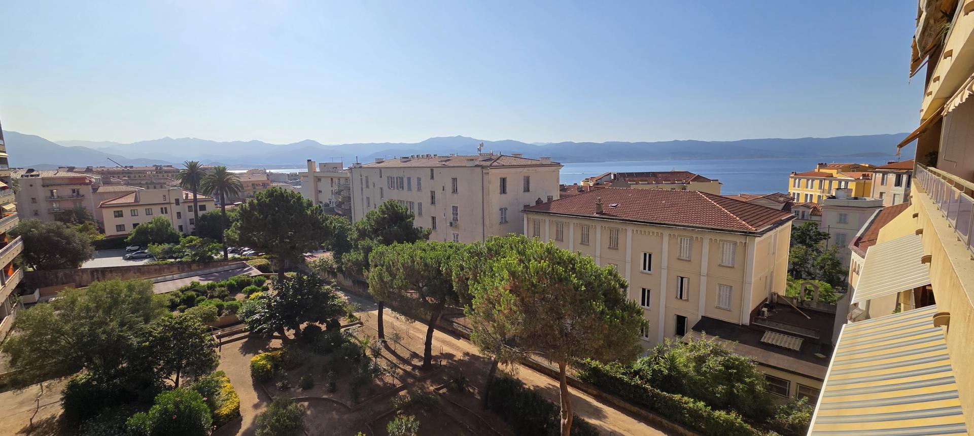 A VENDRE F3 LUMINEUX VUE MER PALAIS GRANDVAL
