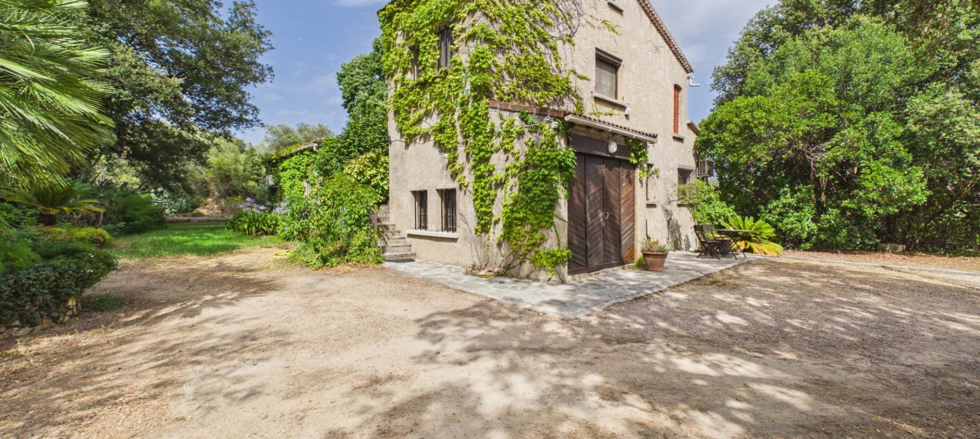 A VENDRE VILLA FAMILIALE DE 176 M² AVEC PISCINE PLAINE DE PERI