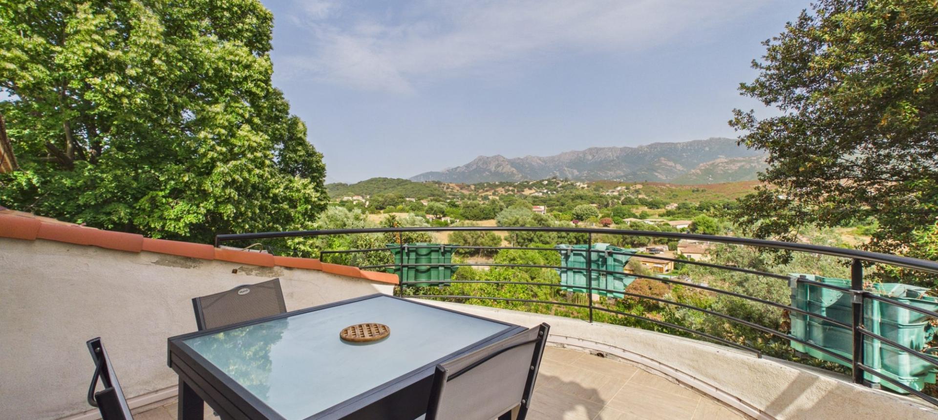 A VENDRE VILLA FAMILIALE DE 176 M² AVEC PISCINE PLAINE DE PERI