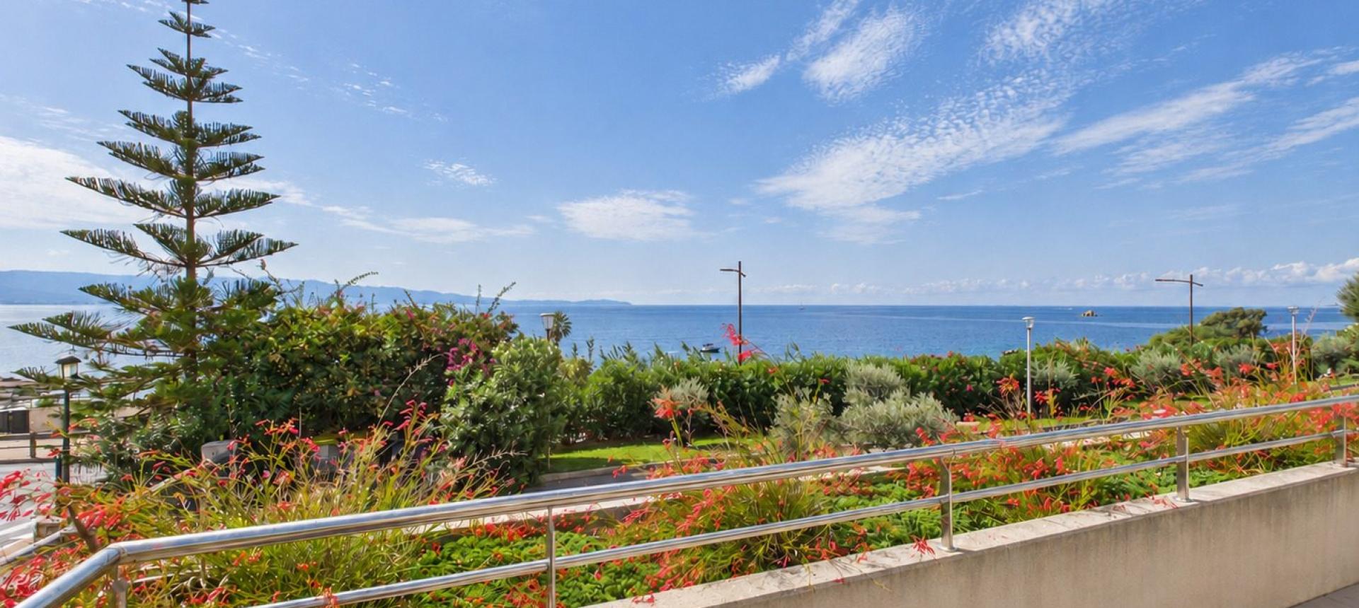 A VENDRE F4 DE STANDING AVEC VUE MER ROUTE DES SANGUINAIRES