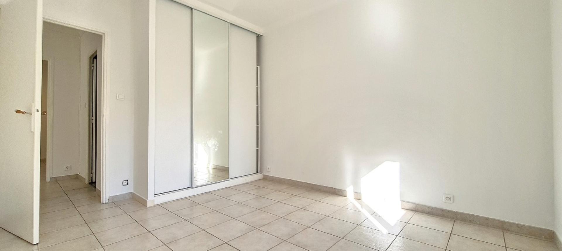 F3 à louer Marengo Trottel chambre 2