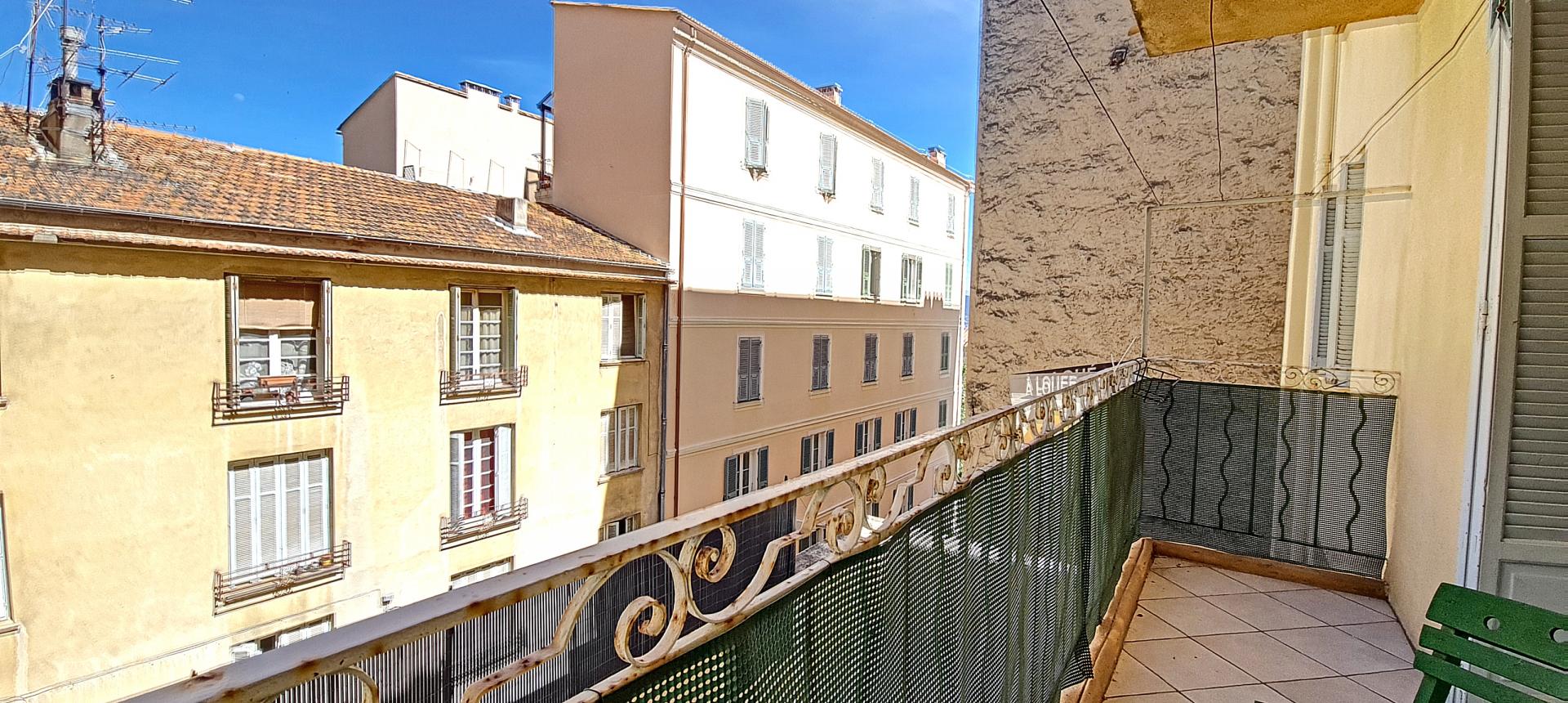 F2 à louer rue Pompeani terrasse 