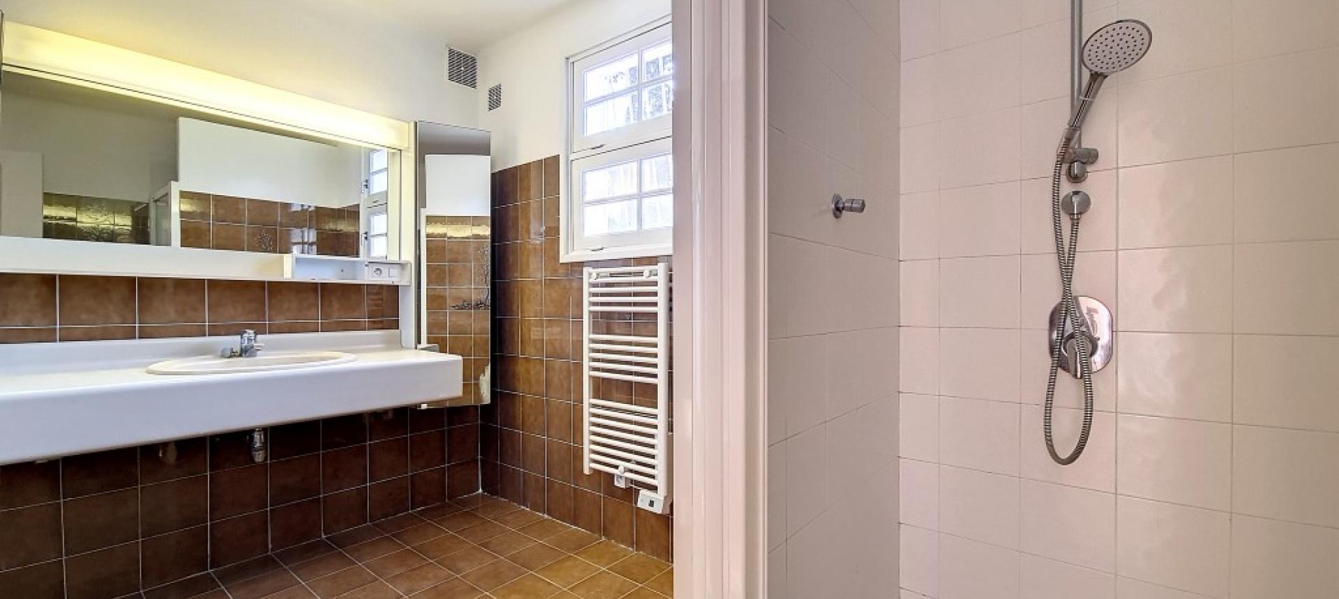 F3 à louer Bastelicaccia salle de bains 