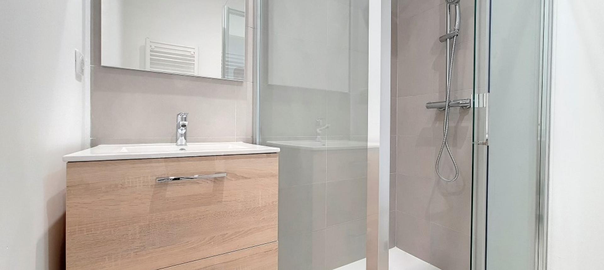 F4 à louer A Maredda salle de douche 