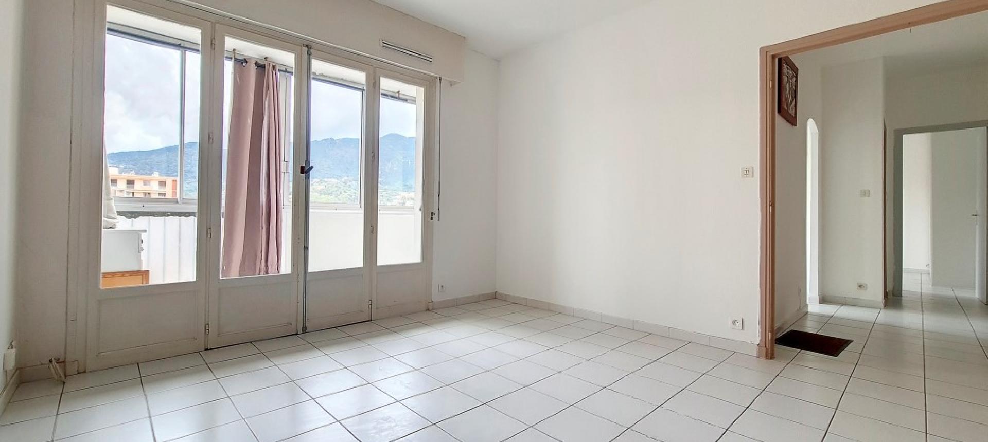 F2 à louer Résidence d'Ajaccio séjour