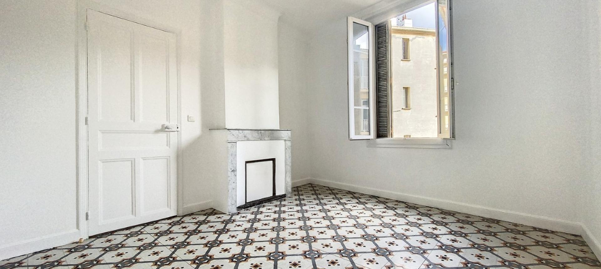 F3 à louer bd Mme Mère  pièce à vivre 