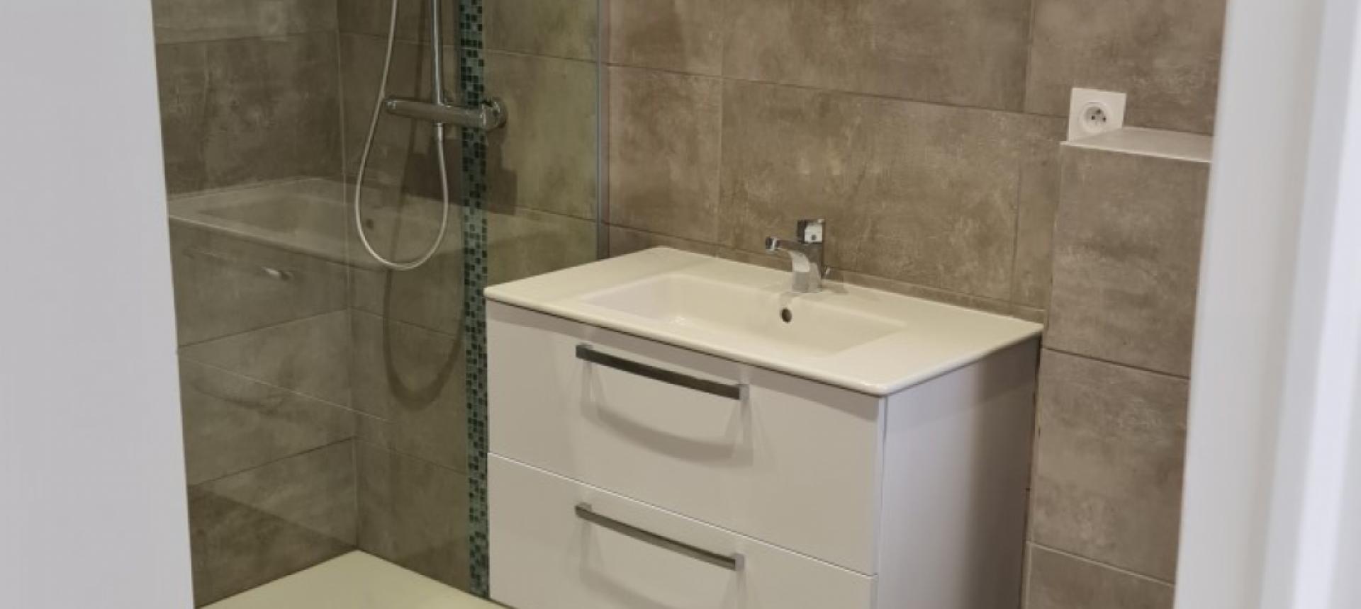F2 à louer Vitullo salle de bains