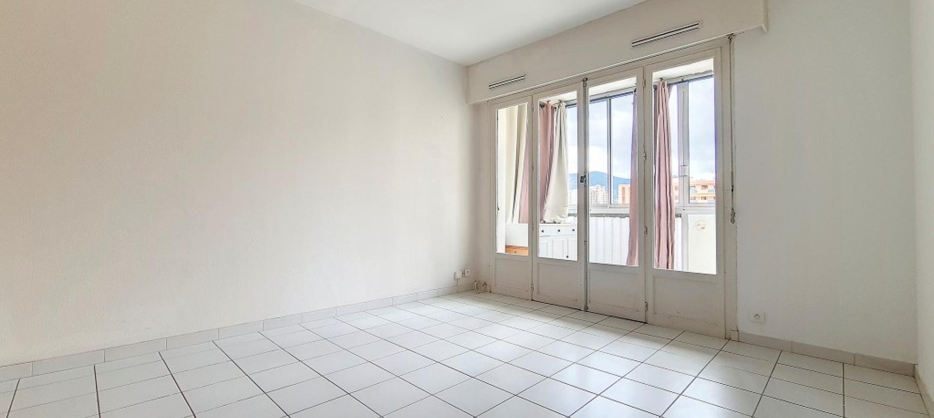 F2 à louer Résidence d'Ajaccio séjour