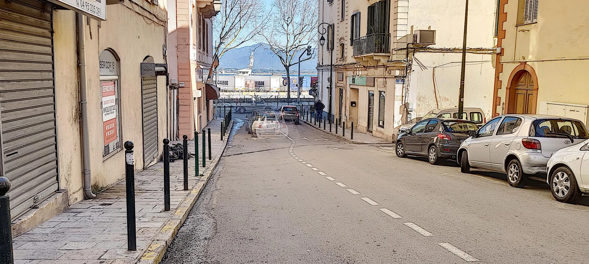 A louer local rue Frediani