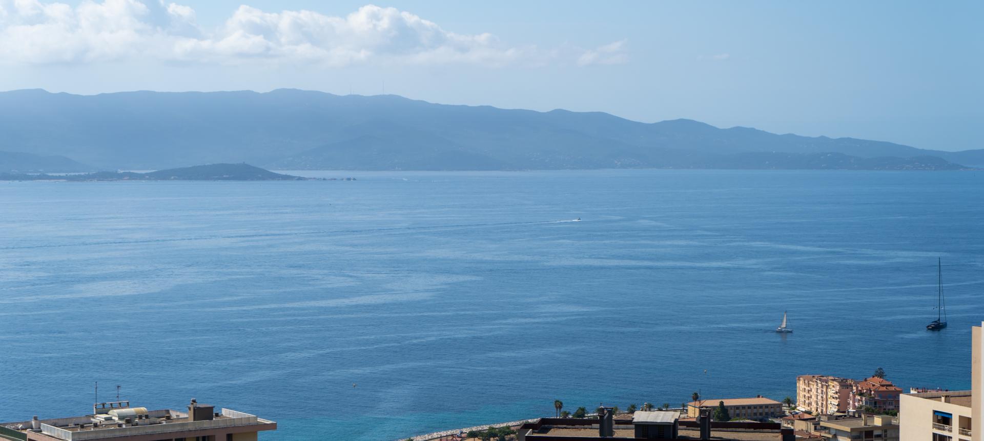 F4 5 à vendre vue mer secteur Salario à Ajaccio