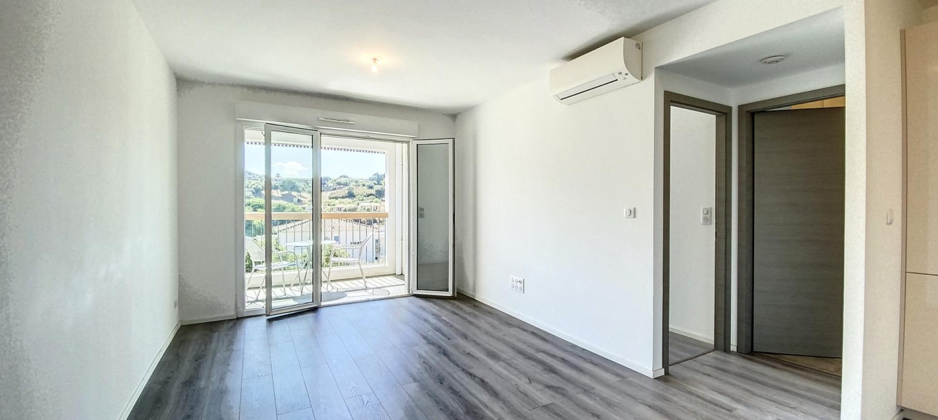 Séjour - Vente appartement T2 à Ajaccio secteur Mezzavia