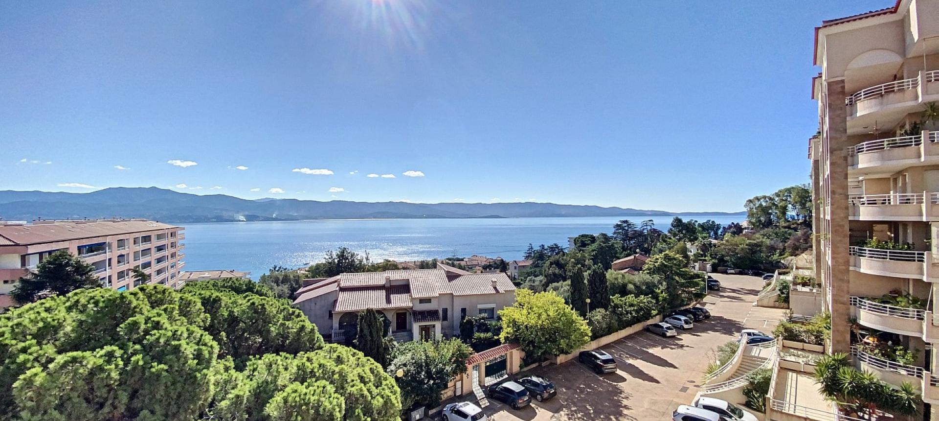 F4 à vendre Parc Berthault avec vue mer - Ajaccio