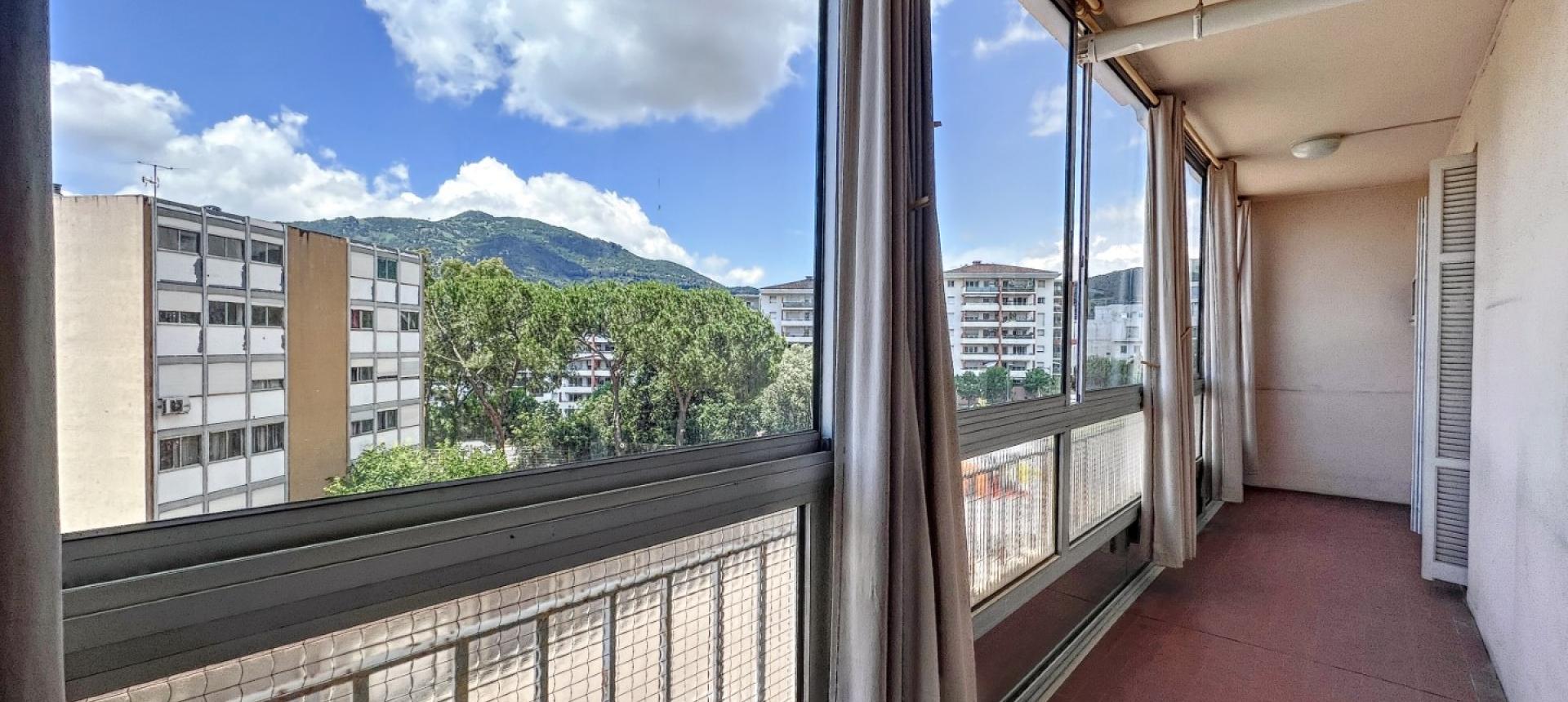 Achat F3 à Ajaccio : Appartement traversant au Finosello