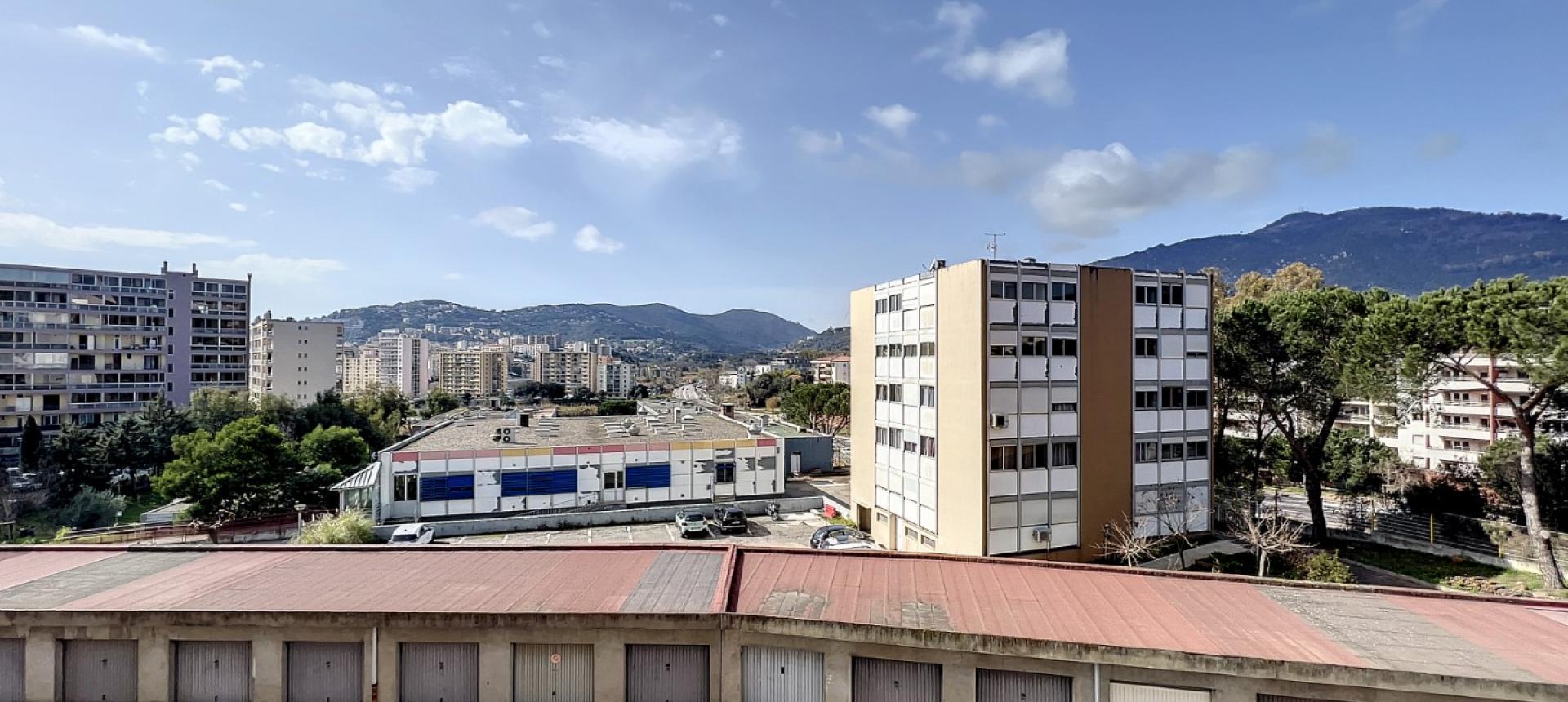 Achat F3 à Ajaccio : Appartement traversant au Finosello