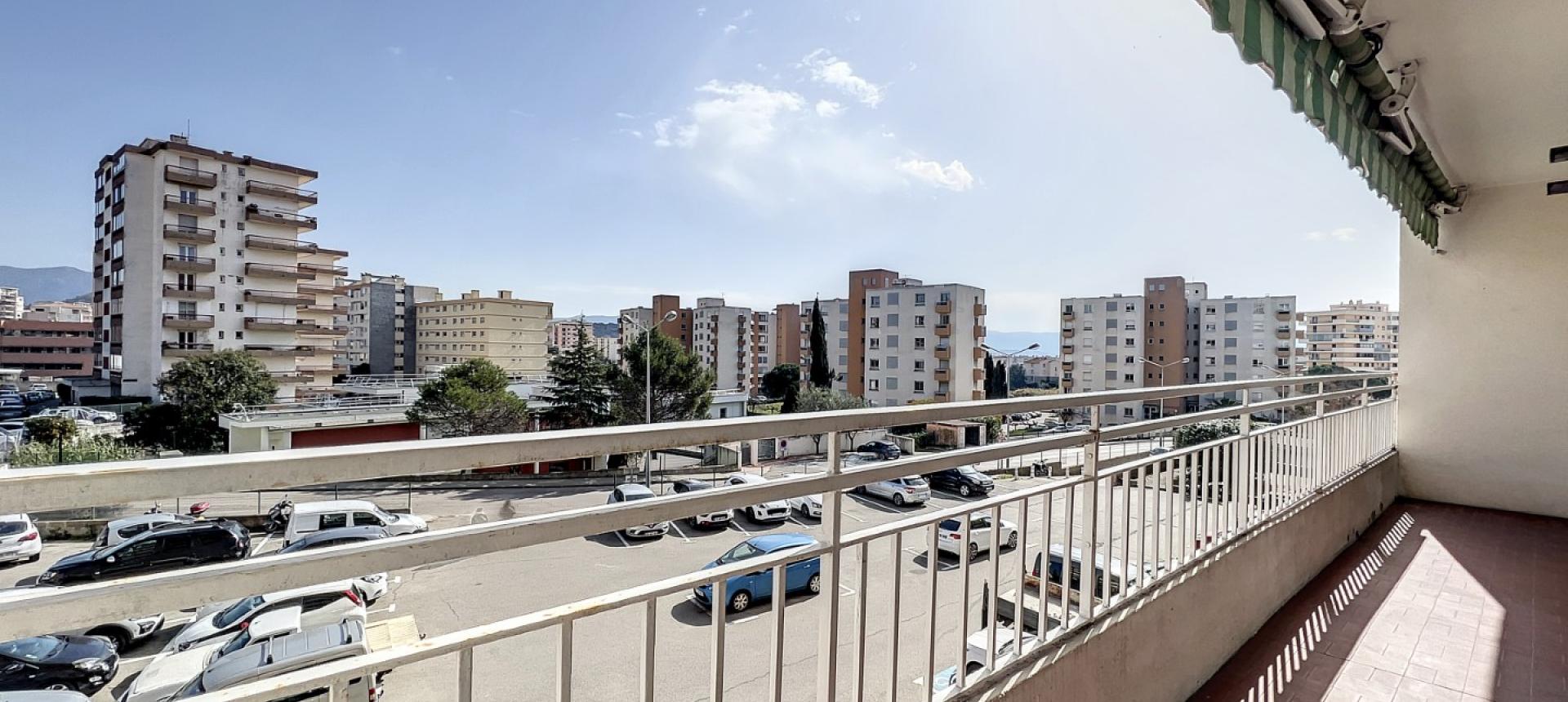 Achat F3 à Ajaccio : Appartement traversant au Finosello