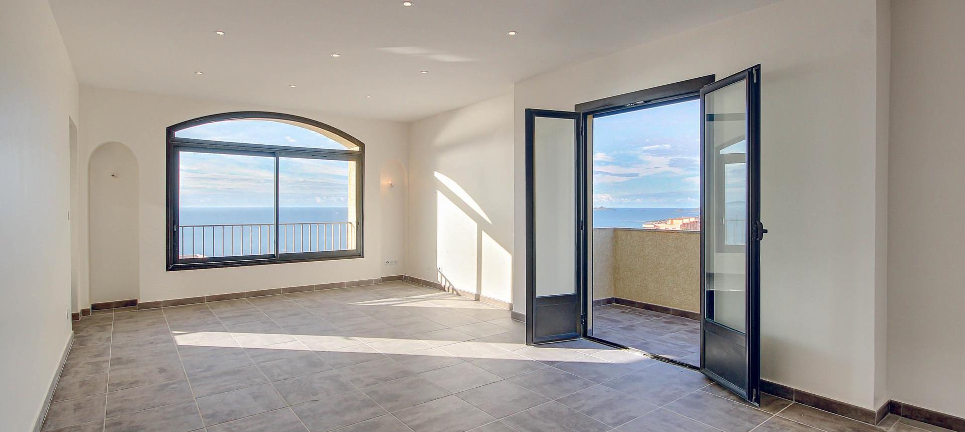 En Corse, à Ajaccio, Route des Sanguinaires, Vente d'un appartement F3 de 63 m² avec terrasse et vue mer