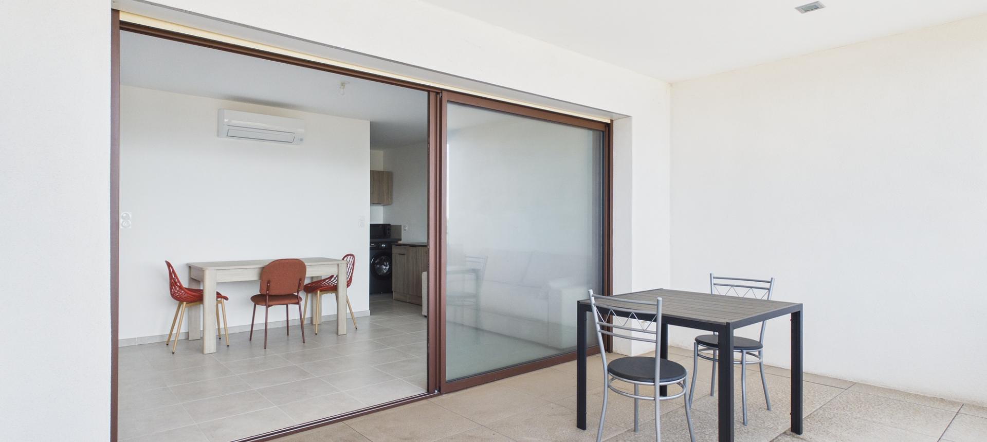 Vente F2 récent en bord de plage et Vue Mer