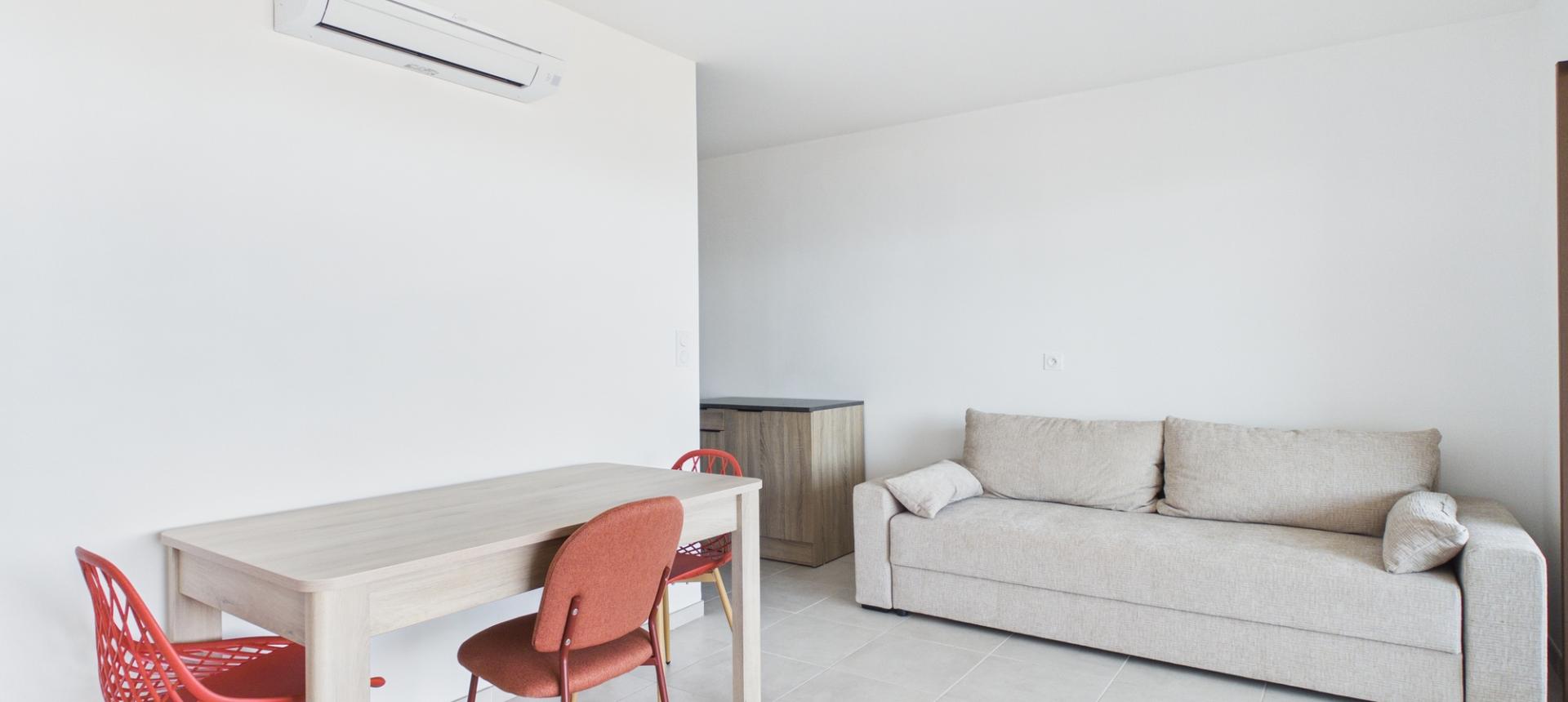 Vente F2 récent en bord de plage et Vue Mer