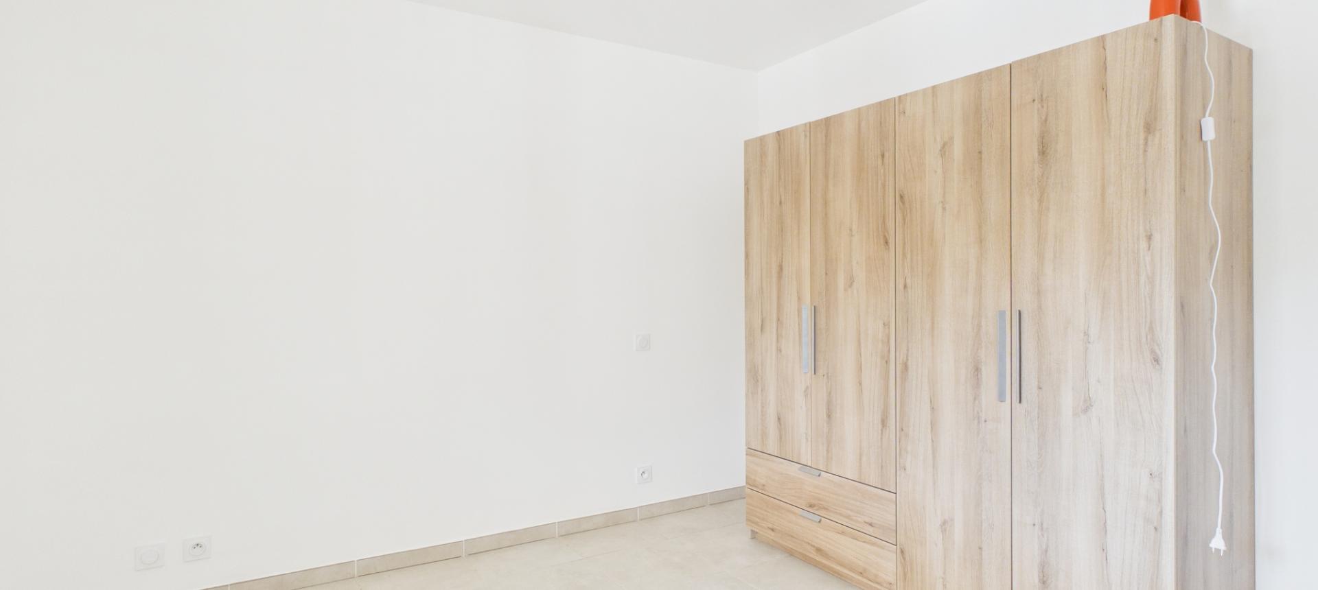 Vente F2 récent en bord de plage et Vue Mer