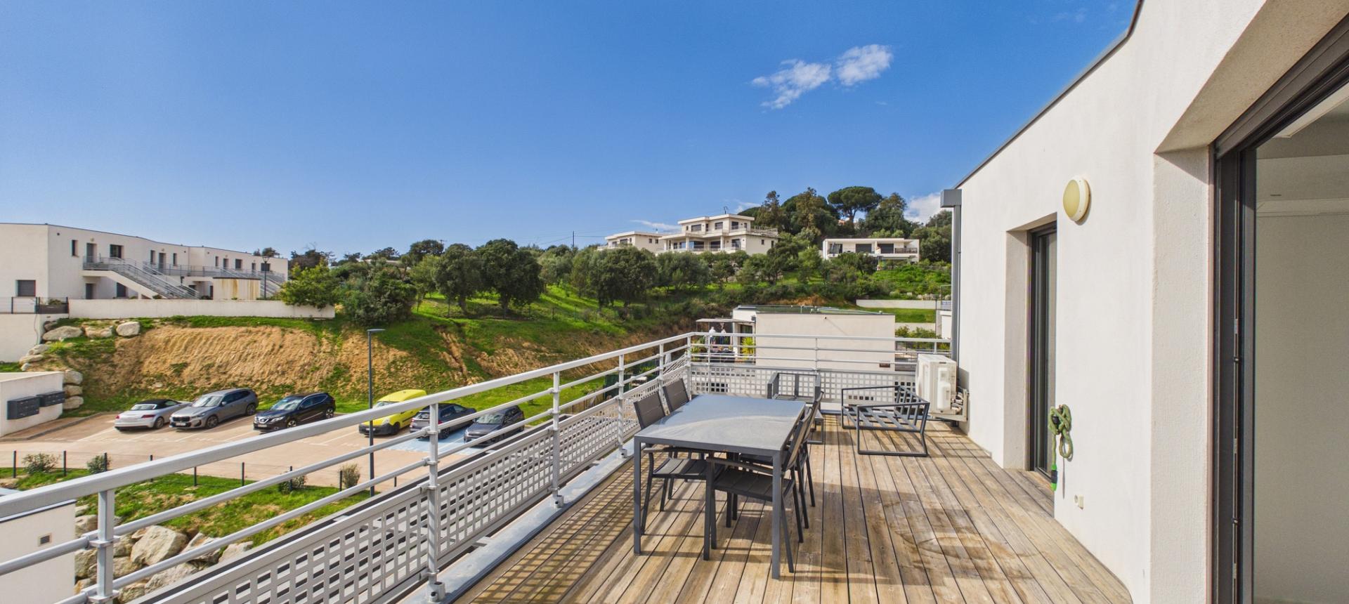 A Vendre appartement F2 Porticcio avec grande terrasse résidence récente