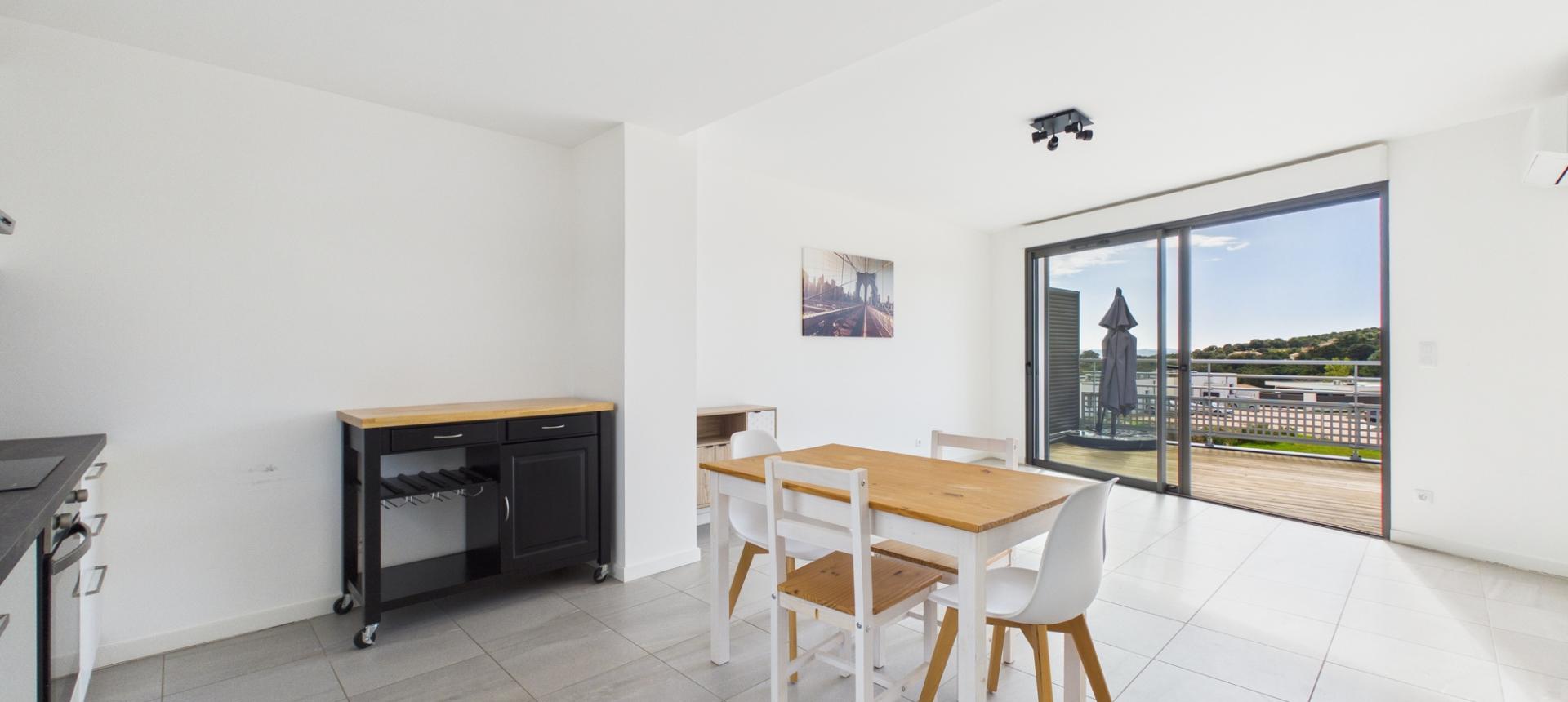 A Vendre appartement F2 Porticcio avec grande terrasse résidence récente