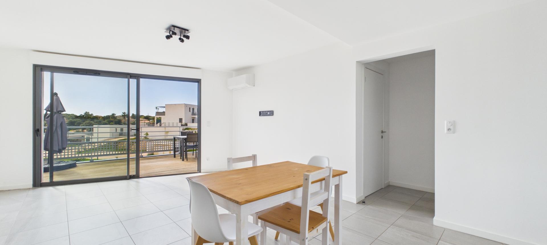 A Vendre appartement F2 Porticcio avec grande terrasse résidence récente