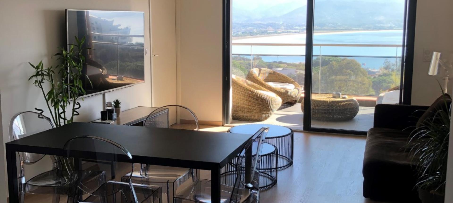 F2 meublé à louer le Genovèse séjour coin repas