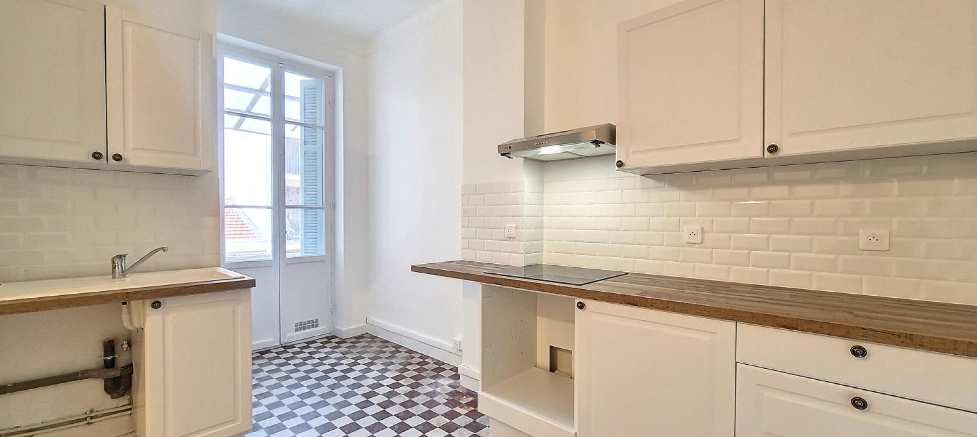 F2 à louer Rue Michel Bozzi coin cuisine séjour