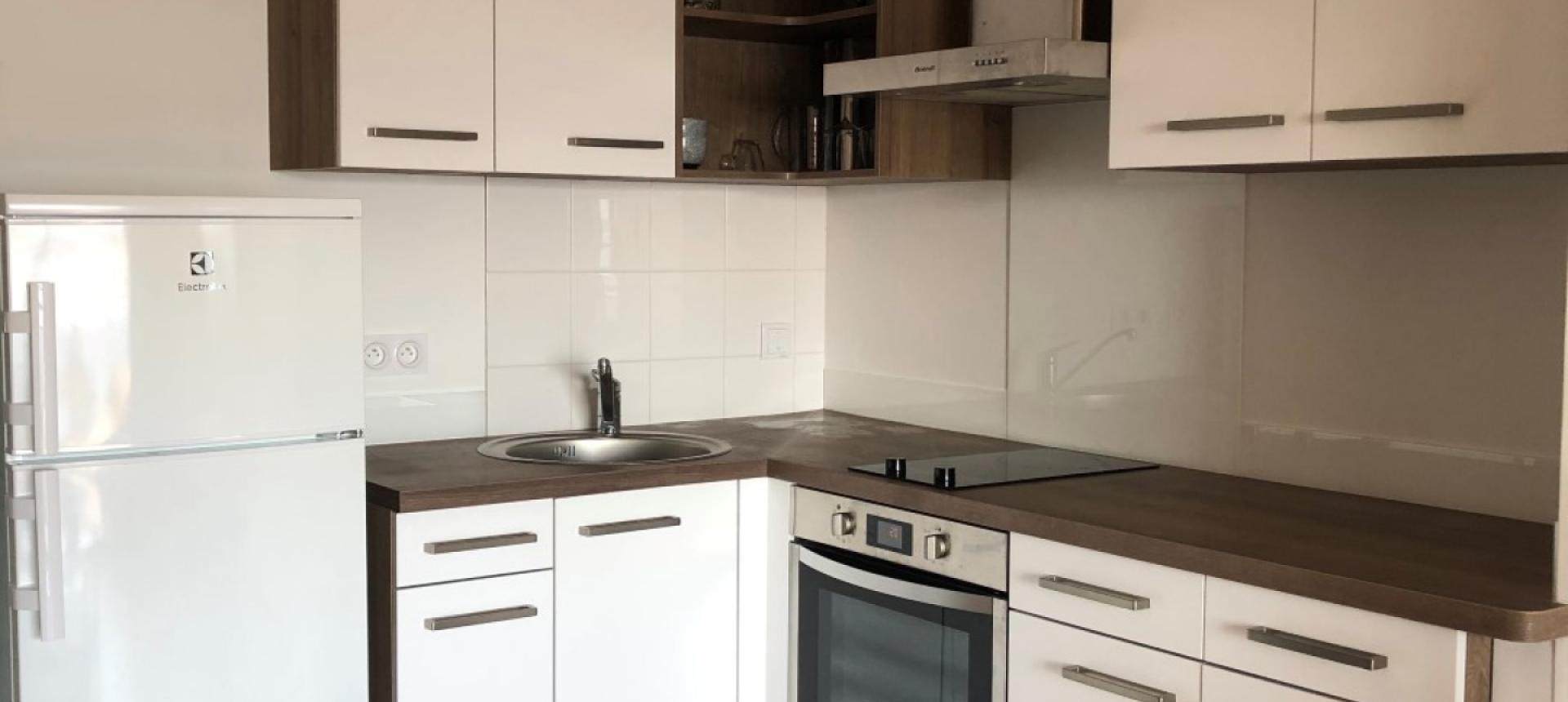 F2 meublé à louer le Genovèse séjour cuisine 